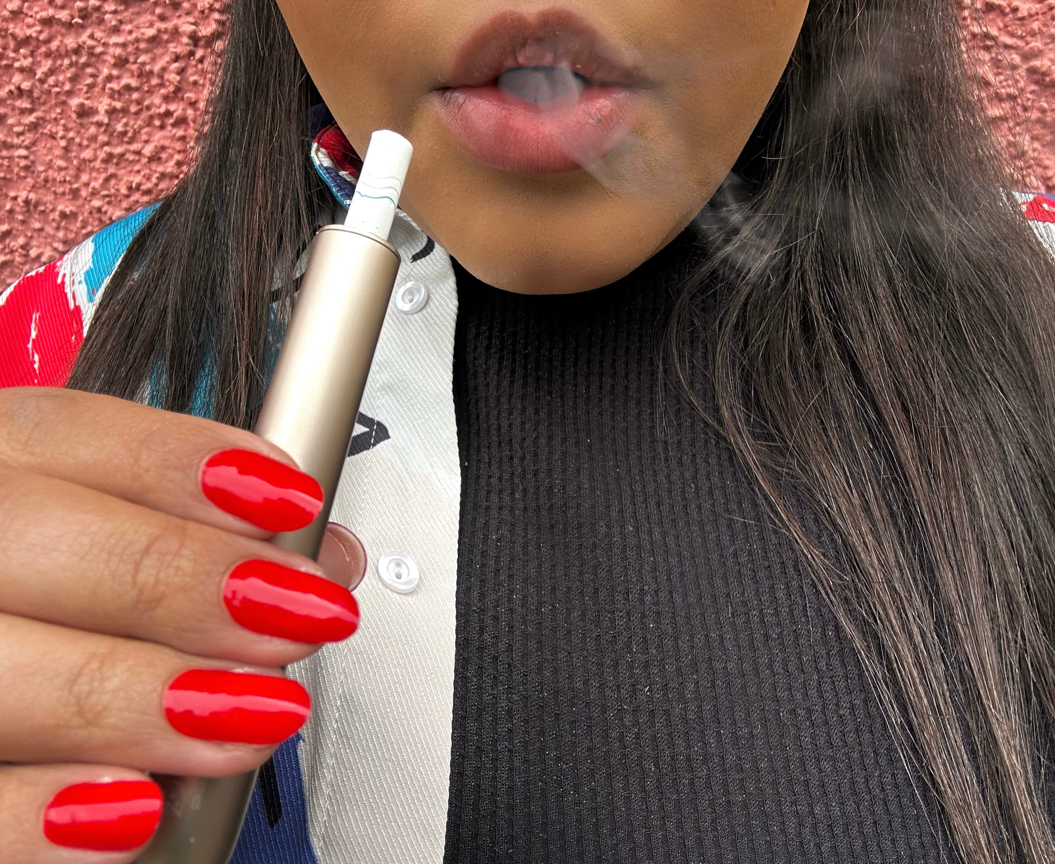 Rauchresistent und farbstabil: SHEESH Nagelfolien bleiben trotz Rauch unbeeinträchtigt