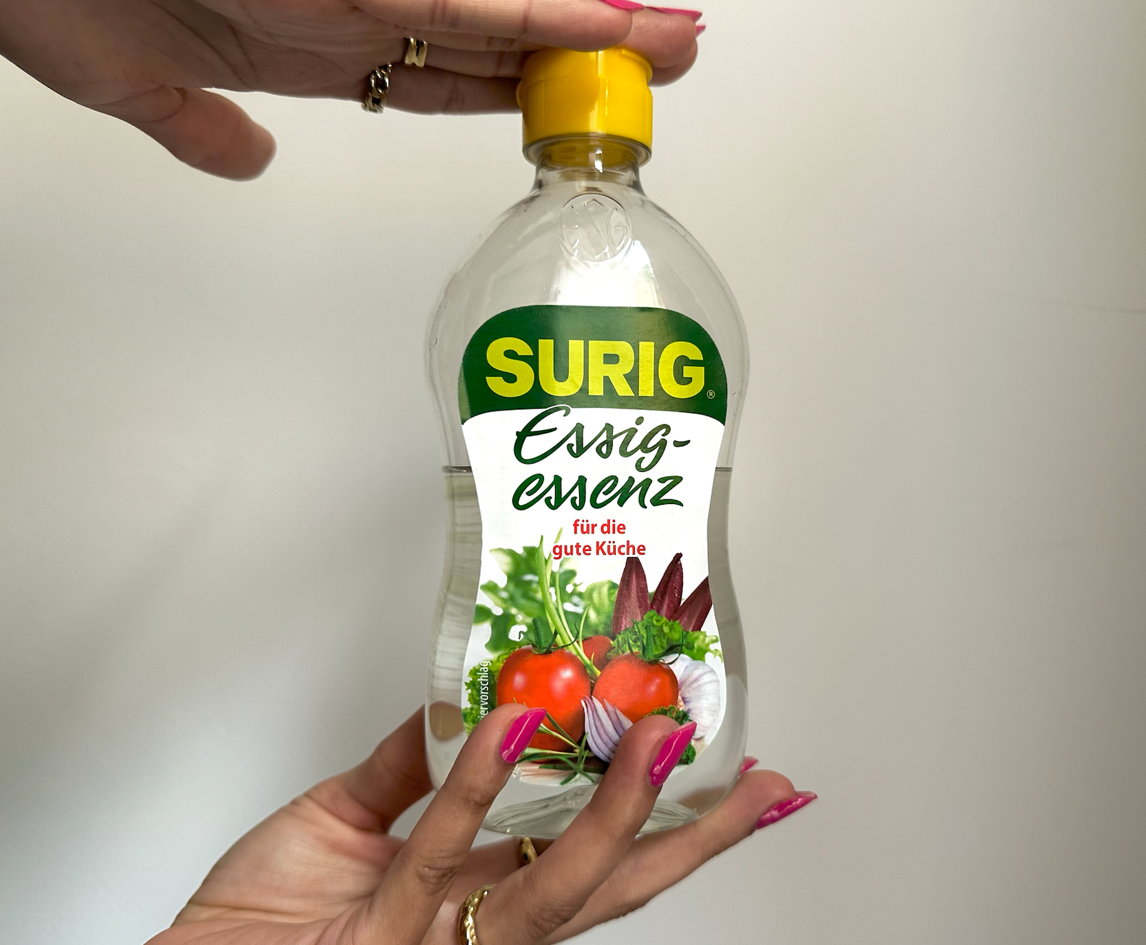 Natürliche Vorbereitung für perfekte Haftung: Nägel mit unserem Cleaner oder Essig optimal entfetten