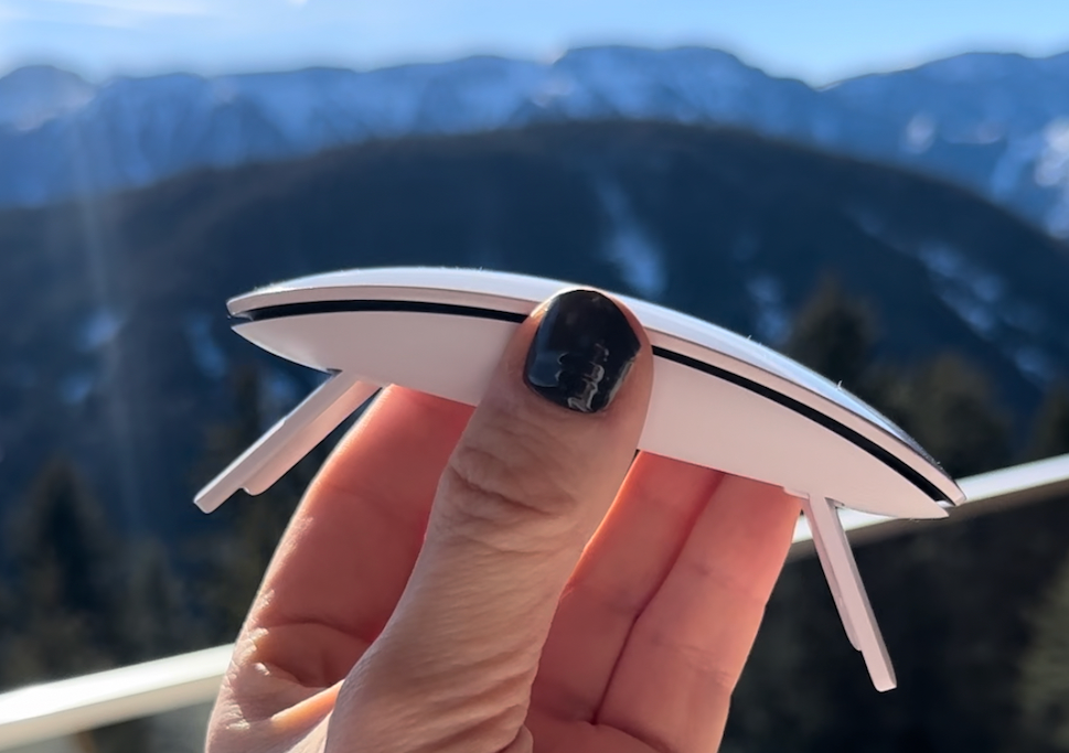 Klebe die Nagelfolien immer und überall: Nutze Sonnenlicht statt UV-Lampe