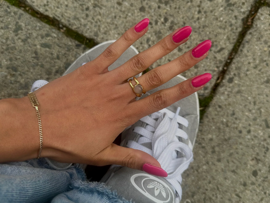 Frische Optik in Minuten: SHEESH Nagelfolien als stilvolle Lösung für herausgewachsene Gel- oder Acrylnägel