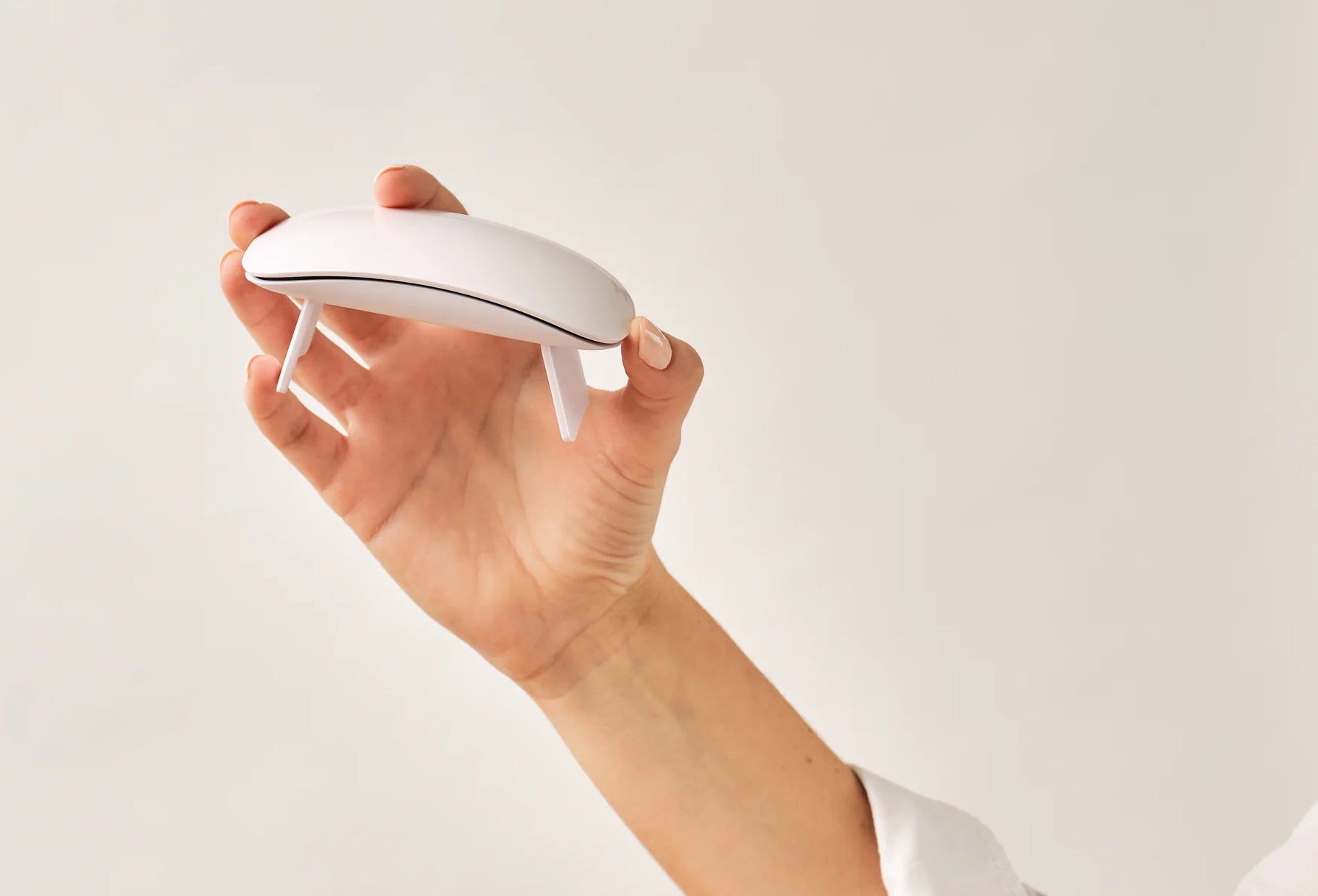 Anwendung mit jeder UV-Lampe möglich: unsere SHEESH Nagelfolien lassen sich mit jeder beliebigen UV-Lampe aushärten