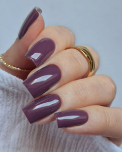 Sheesh Nails Nagelfolien in Mauve – elegante, hochglänzende Maniküre im warmen Lilaton, perfekt für den Herbst-Look. Langlebige Nagelfolien mit makelloser Passform und professionellem Glanz für gepflegte Nägel zuhause.