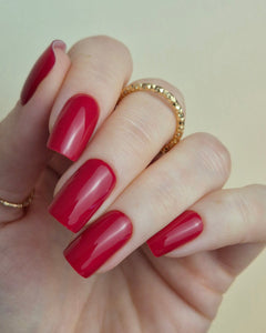 Sheesh Nails Nagelfolien in klassischem Rot – hochglänzende rote Maniküre im Salon-Look, perfekte Passform und langanhaltender Glanz für elegante Nägel zuhause.