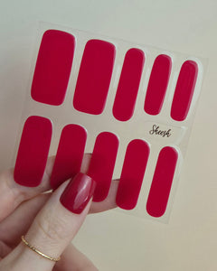 Sheesh Nails Nagelfolien in kräftigem Rot – selbstklebende Premium-Nagelfolien für eine makellose, glänzende Maniküre im Salon-Look, einfach anzubringen und langanhaltend.