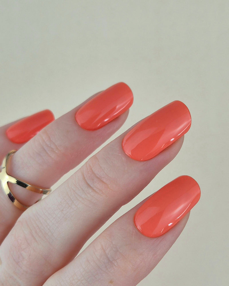 Sheesh Nails – Blood Orange Mimosa – leuchtend orangefarbene Nagelfolien mit warmem, sommerlichem Glanz. Perfekte Passform und langlebiger Halt für einen frischen, trendigen Look mit auffälliger Eleganz. Ideal für sonnige Tage, Urlaubsstimmung und gepflegte Nägel mit Gute-Laune-Vibe.