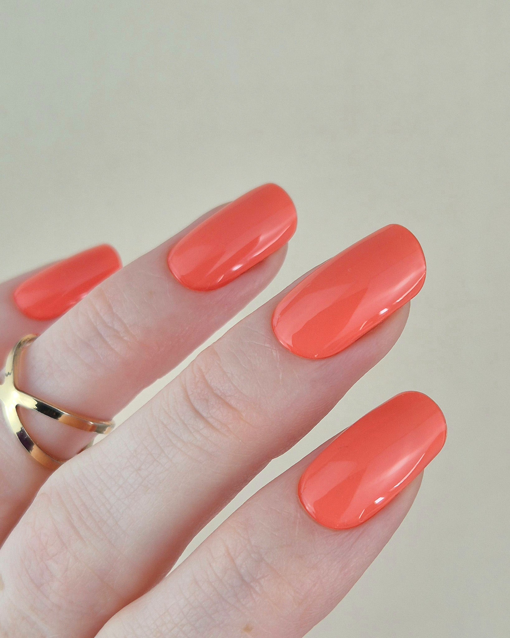 Sheesh Nails – Blood Orange Mimosa – leuchtend orangefarbene Nagelfolien mit warmem, sommerlichem Glanz. Perfekte Passform und langlebiger Halt für einen frischen, trendigen Look mit auffälliger Eleganz. Ideal für sonnige Tage, Urlaubsstimmung und gepflegte Nägel mit Gute-Laune-Vibe.