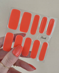 Sheesh Nails – Blood Orange Mimosa – leuchtend orangefarbene Nagelfolien mit warmem, sommerlichem Glanz. Perfekte Passform und langlebiger Halt für einen frischen, trendigen Look mit auffälliger Eleganz. Ideal für sonnige Tage, Urlaubsstimmung und gepflegte Nägel mit Gute-Laune-Vibe.