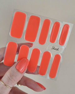 Sheesh Nails – Blood Orange Mimosa – leuchtend orangefarbene Nagelfolien mit warmem, sommerlichem Glanz. Perfekte Passform und langlebiger Halt für einen frischen, trendigen Look mit auffälliger Eleganz. Ideal für sonnige Tage, Urlaubsstimmung und gepflegte Nägel mit Gute-Laune-Vibe.