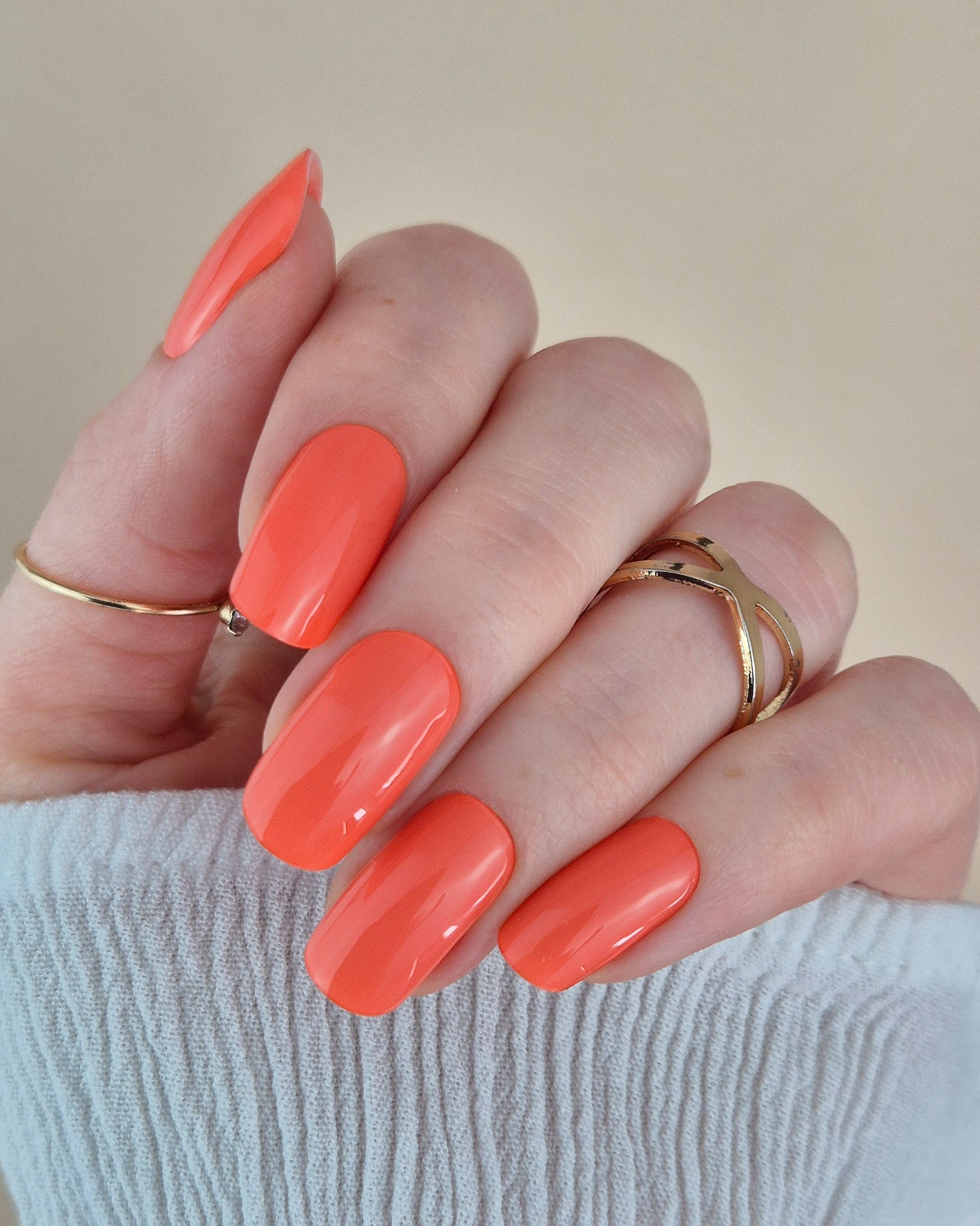 Sheesh Nails – Blood Orange Mimosa – leuchtend orangefarbene Nagelfolien mit warmem, sommerlichem Glanz. Perfekte Passform und langlebiger Halt für einen frischen, trendigen Look mit auffälliger Eleganz. Ideal für sonnige Tage, Urlaubsstimmung und gepflegte Nägel mit Gute-Laune-Vibe.