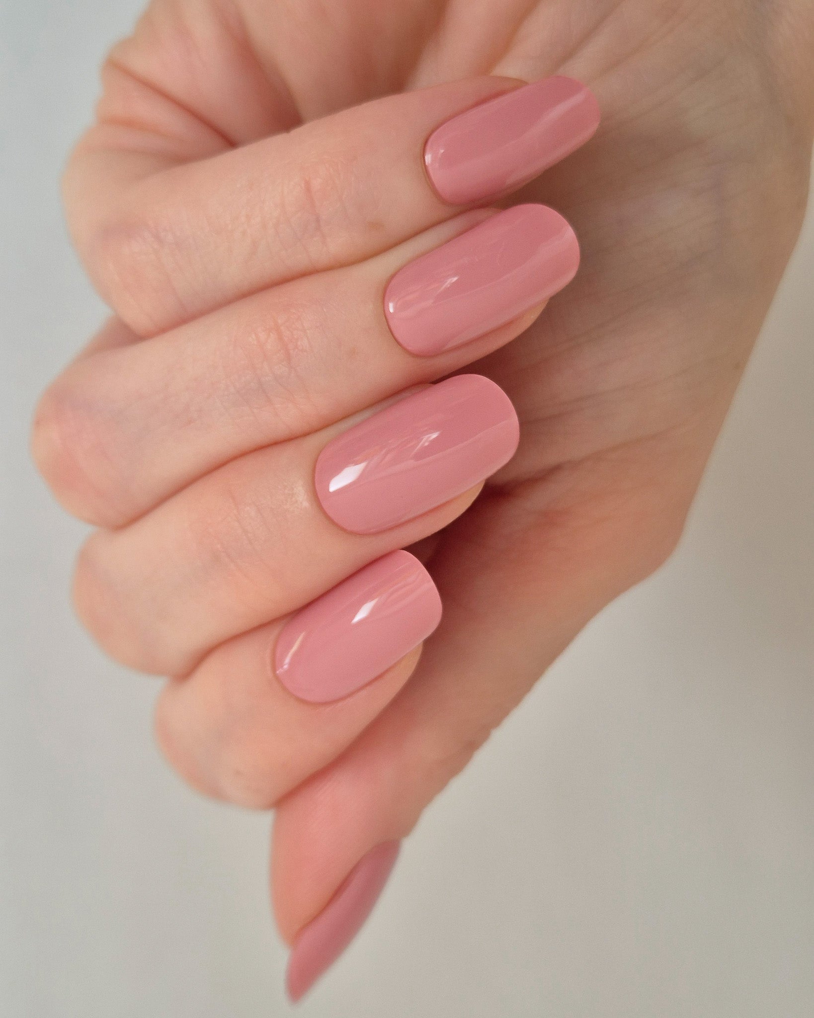 Sheesh Nails – Blush – zartrosafarbene Nagelfolien mit glänzendem Finish. Perfekte Passform und langanhaltender Halt für feminine, gepflegte Maniküren mit klassischem Soft-Pink-Look.