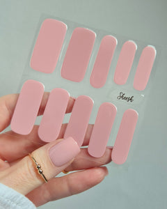 Sheesh Nails – Bubblegum – zart rosafarbene Nagelfolien mit hochglänzendem Finish für feminine, gepflegte Nägel. Elegantes, natürliches Design mit perfekter Passform und langanhaltendem Halt. Ideal für dezente Alltagslooks, Hochzeiten und elegante Maniküren mit Soft-Touch-Effekt.