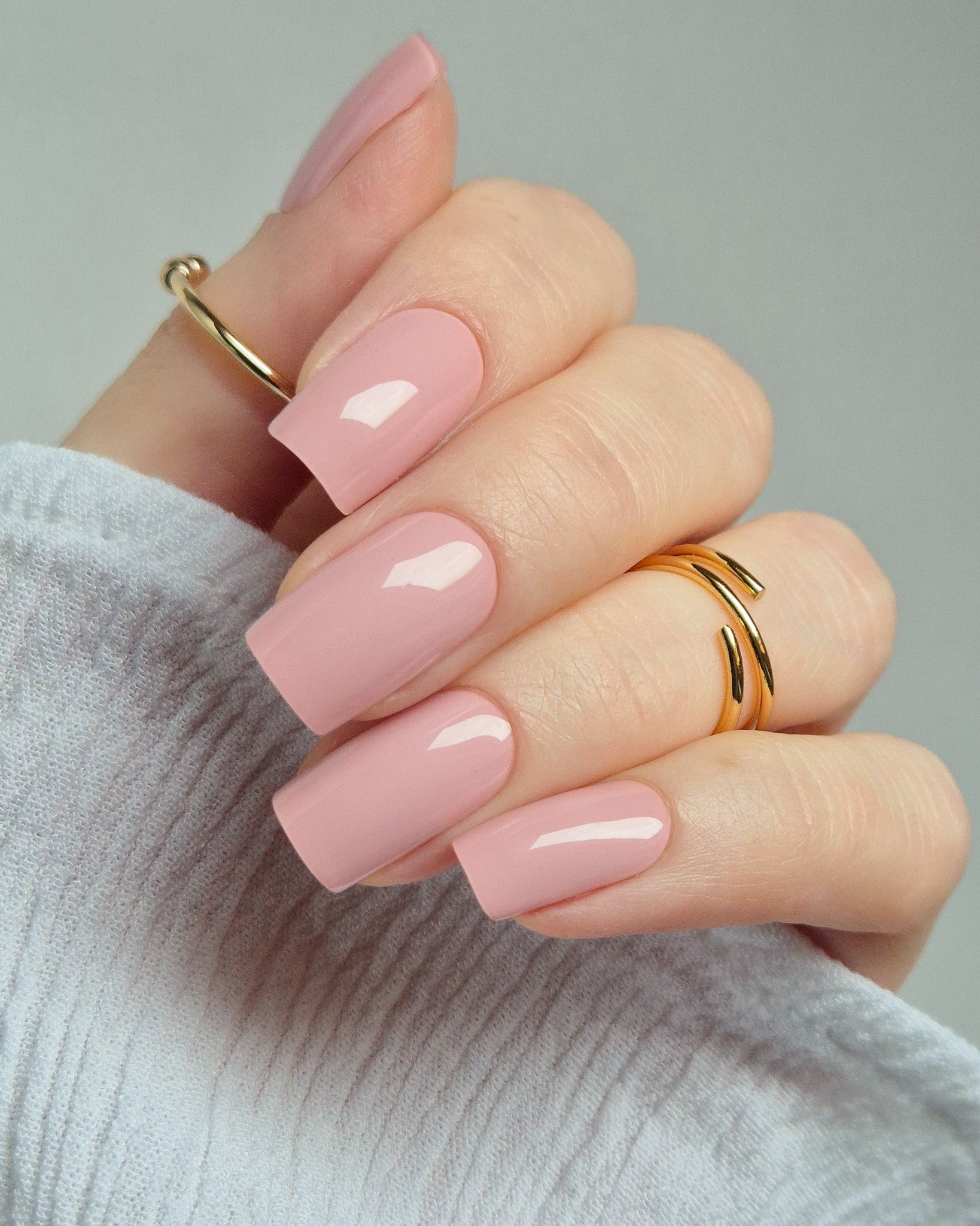 Sheesh Nails – Bubblegum – zart rosafarbene Nagelfolien mit hochglänzendem Finish für feminine, gepflegte Nägel. Elegantes, natürliches Design mit perfekter Passform und langanhaltendem Halt. Ideal für dezente Alltagslooks, Hochzeiten und elegante Maniküren mit Soft-Touch-Effekt.