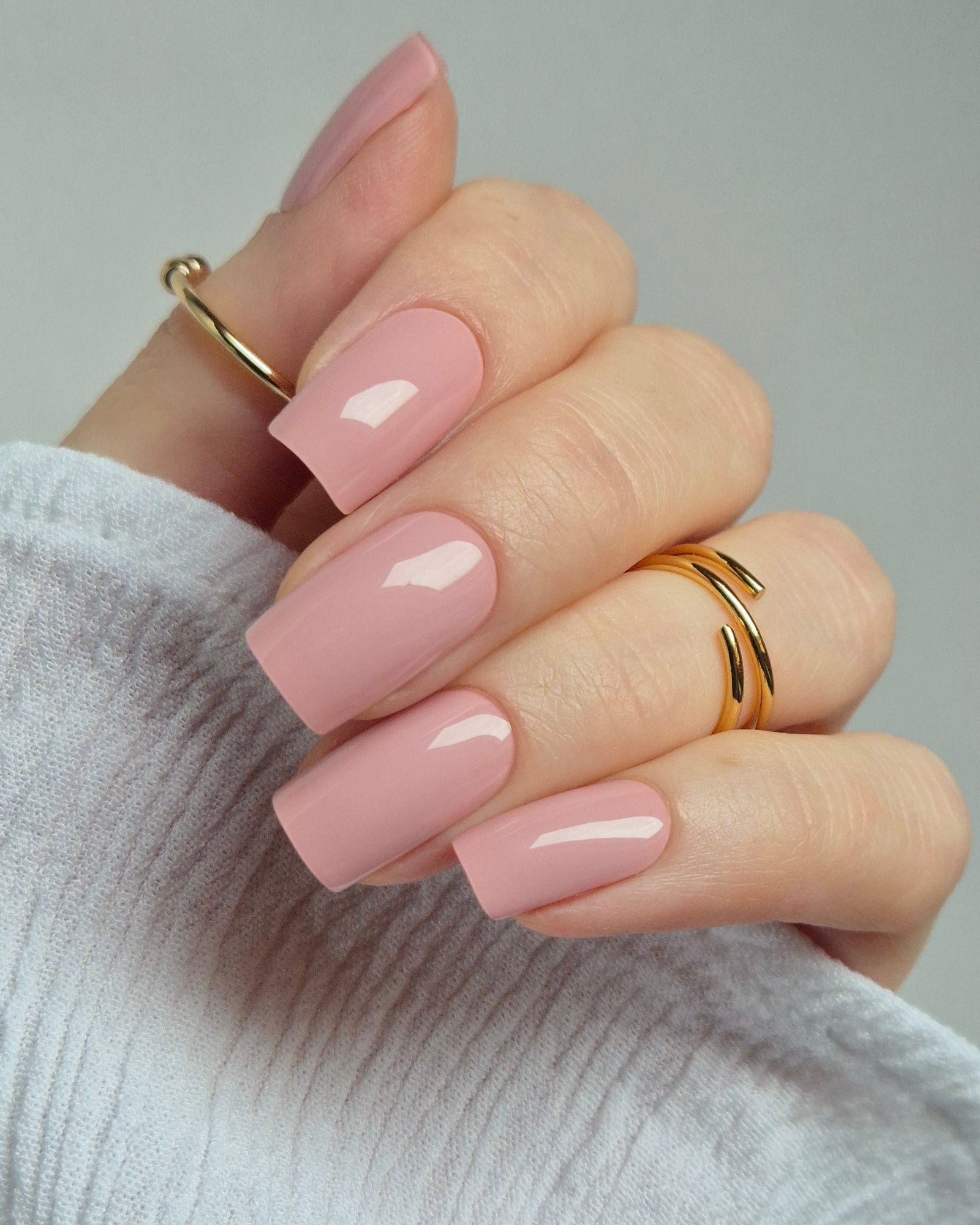 Sheesh Nails – Bubblegum – zart rosafarbene Nagelfolien mit hochglänzendem Finish für feminine, gepflegte Nägel. Elegantes, natürliches Design mit perfekter Passform und langanhaltendem Halt. Ideal für dezente Alltagslooks, Hochzeiten und elegante Maniküren mit Soft-Touch-Effekt.