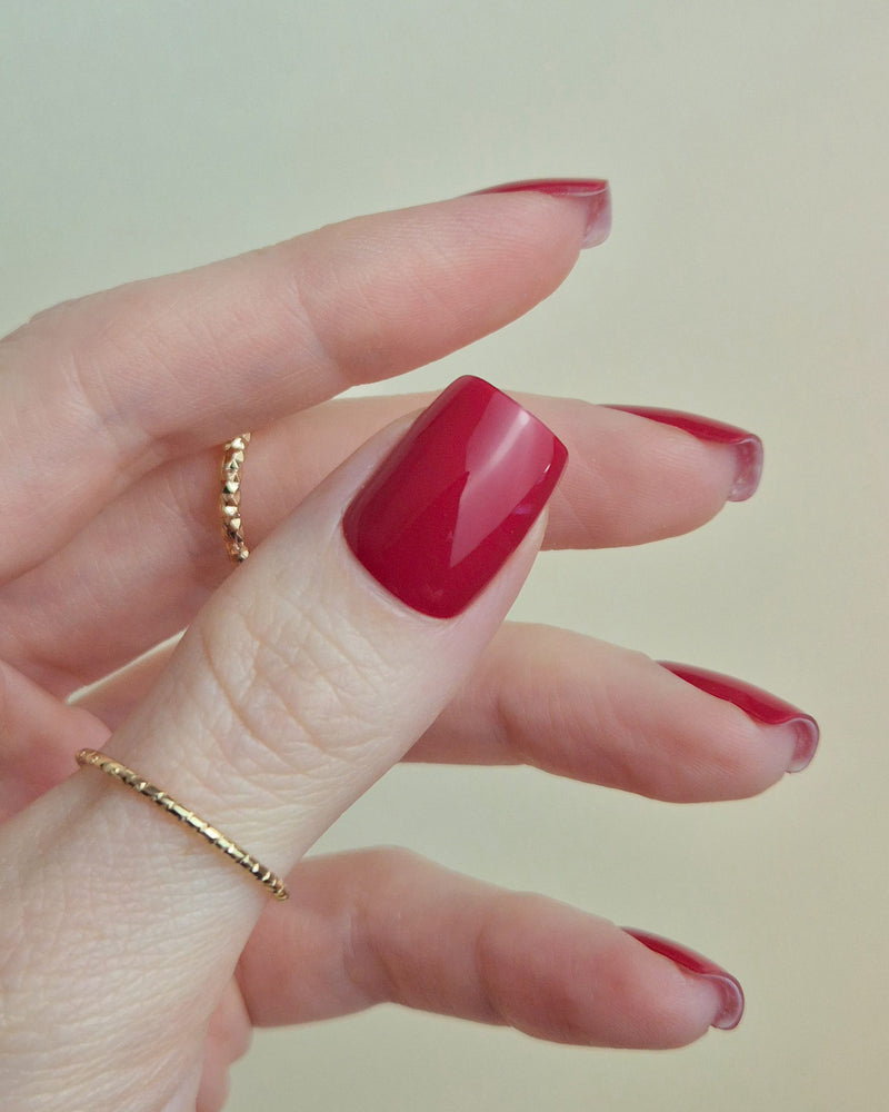 Sheesh Nails Nagelfolien in klassischem Rot – hochglänzende rote Maniküre im Salon-Look, perfekte Passform und langanhaltender Glanz für elegante Nägel zuhause.