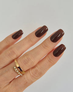 Sheesh Nails – Chocolate – dunkelbraune Nagelfolien mit elegantem Hochglanz-Finish im warmen Schokoladenton. Perfekte Passform und langanhaltender Halt für edle, gepflegte Maniküren und herbstliche Looks.