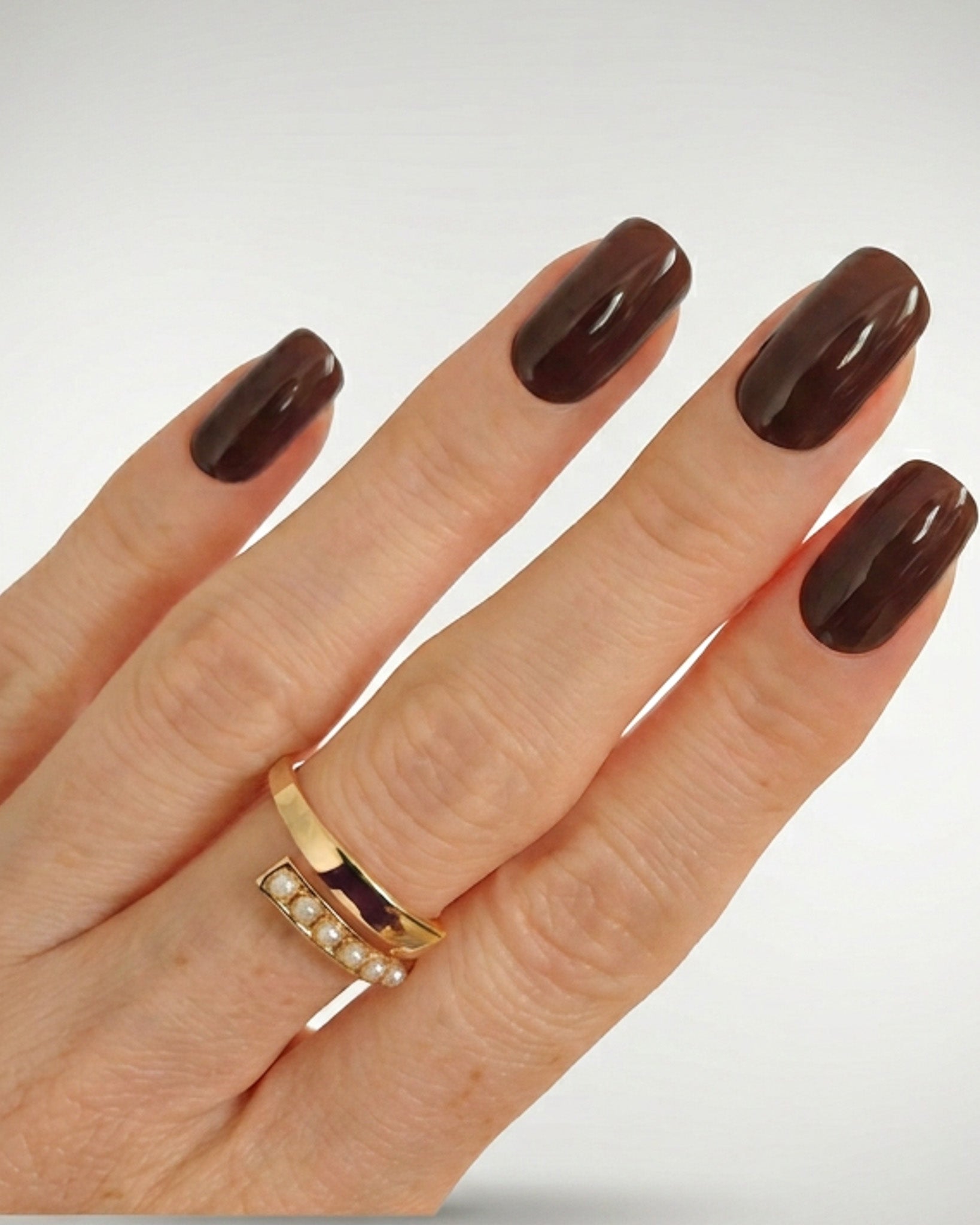 Sheesh Nails – Chocolate – dunkelbraune Nagelfolien mit elegantem Hochglanz-Finish im warmen Schokoladenton. Perfekte Passform und langanhaltender Halt für edle, gepflegte Maniküren und herbstliche Looks.