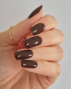 Sheesh Nails – Chocolate – dunkelbraune Nagelfolien mit elegantem Hochglanz-Finish im warmen Schokoladenton. Perfekte Passform und langanhaltender Halt für edle, gepflegte Maniküren und herbstliche Looks.