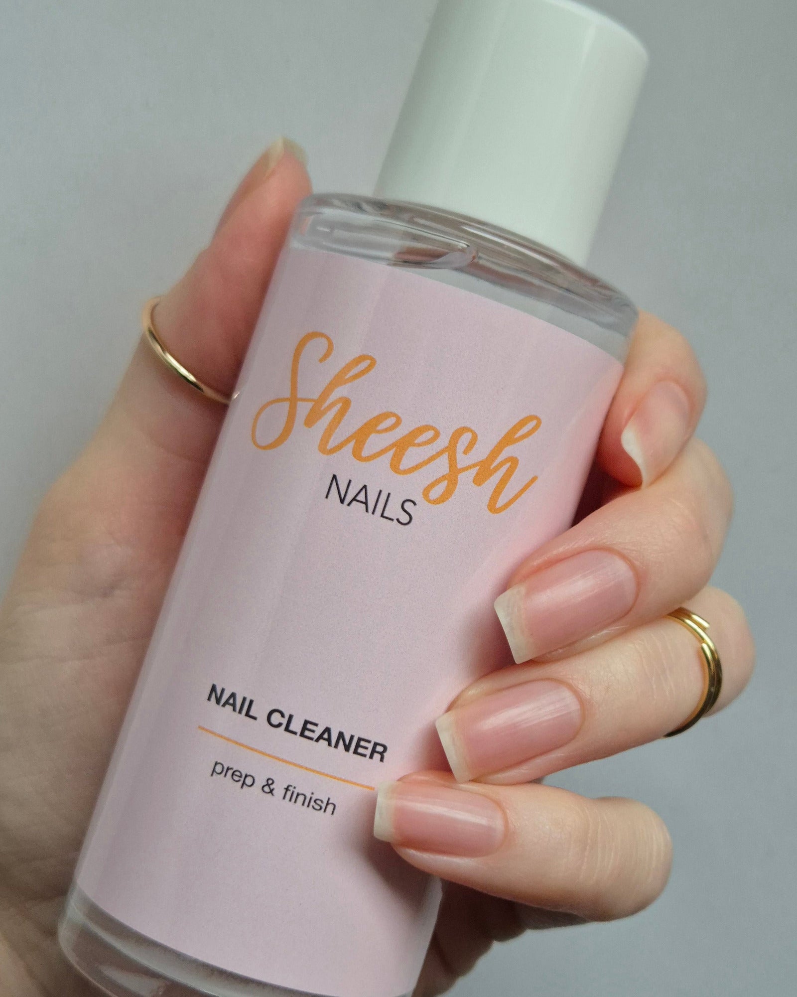 Sheesh Nails – Nail Cleaner – sanfter Nagelreiniger zum Entfetten und Vorbereiten der Nägel vor dem Auftragen von Sheesh Nails Folien. Entfernt Öle und Rückstände für perfekte Haftung und ein professionelles Maniküre-Ergebnis.