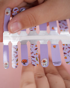 Sheesh Nails Kinder-Nagelfolien – lila Halloween-Nagelfolien mit Kürbis- und Bonbon-Motiven, selbstklebend und ohne UV-Lampe anwendbar, kinderfreundliche Nagelfolien zum einfachen Auftragen und Entfernen.