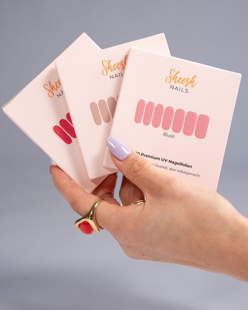 Sheesh Nails – 3er Set – drei stilvolle Nagelfolien-Sets in harmonisch abgestimmten Trendfarben. Perfekte Passform und starker Halt für vielseitige, elegante Maniküren – ideal zum Kombinieren, Verschenken oder für jeden Anlass.