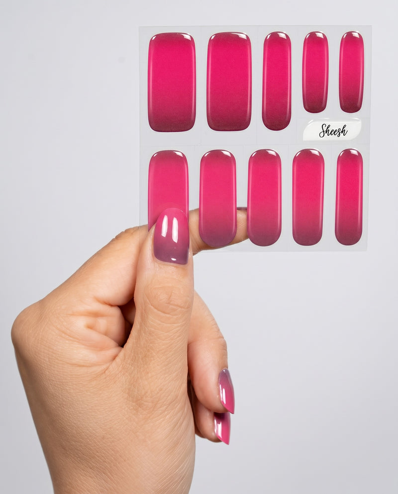Drama UV-Nagelfolien von SHEESH Nails auf Folienbogen mit glänzendem Pink-Bordeaux-Verlauf
