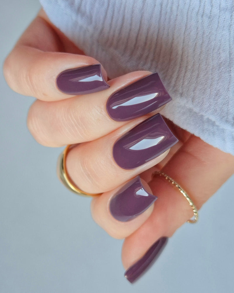 Sheesh Nails Nagelfolien in Mauve – elegante, hochglänzende Maniküre im warmen Lilaton, perfekt für den Herbst-Look. Langlebige Nagelfolien mit makelloser Passform und professionellem Glanz für gepflegte Nägel zuhause.