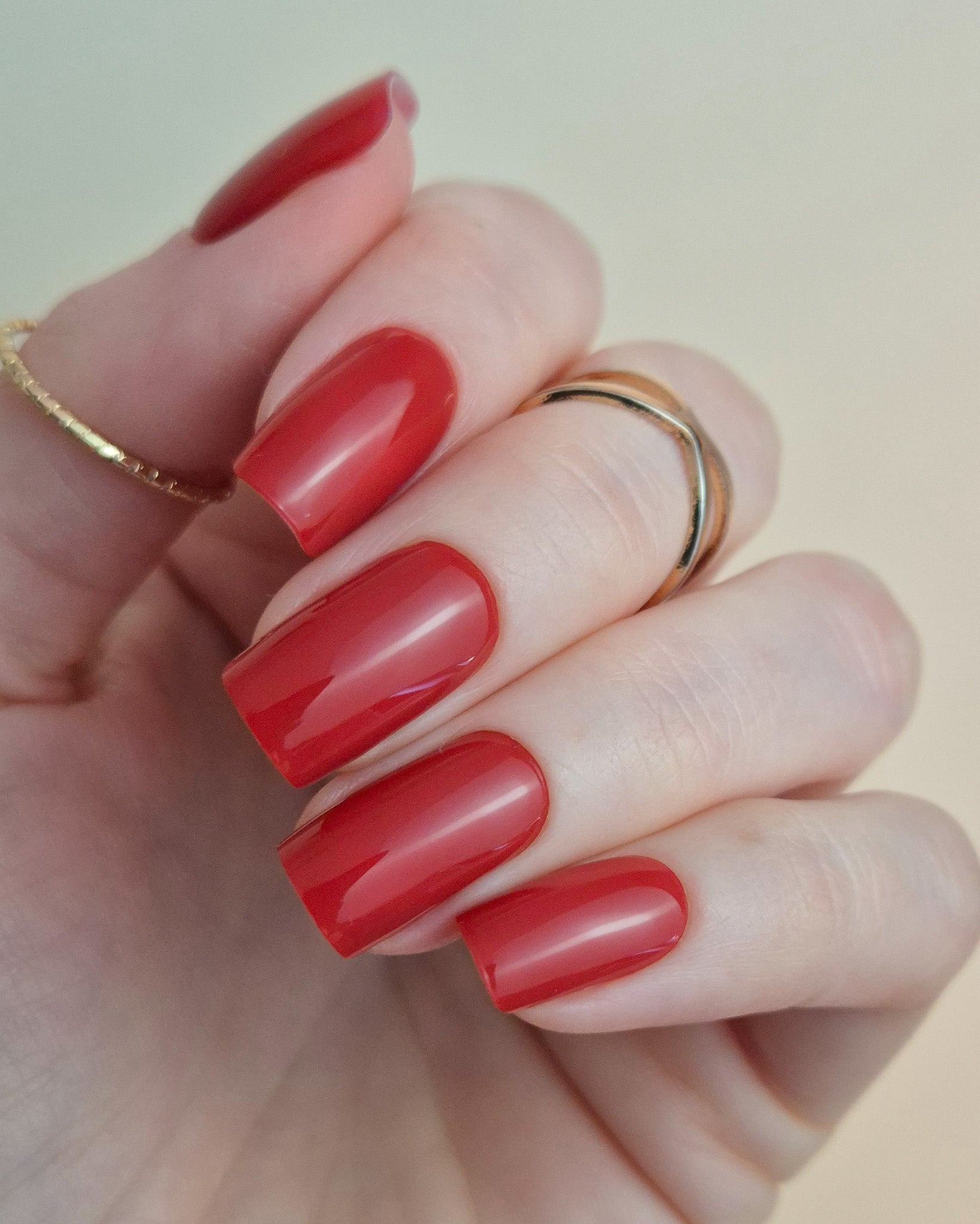 Sheesh Nails Nagelfolien in klassischem Rot – hochglänzende rote Maniküre im Salon-Look, perfekte Passform und langanhaltender Glanz für elegante Nägel zuhause.