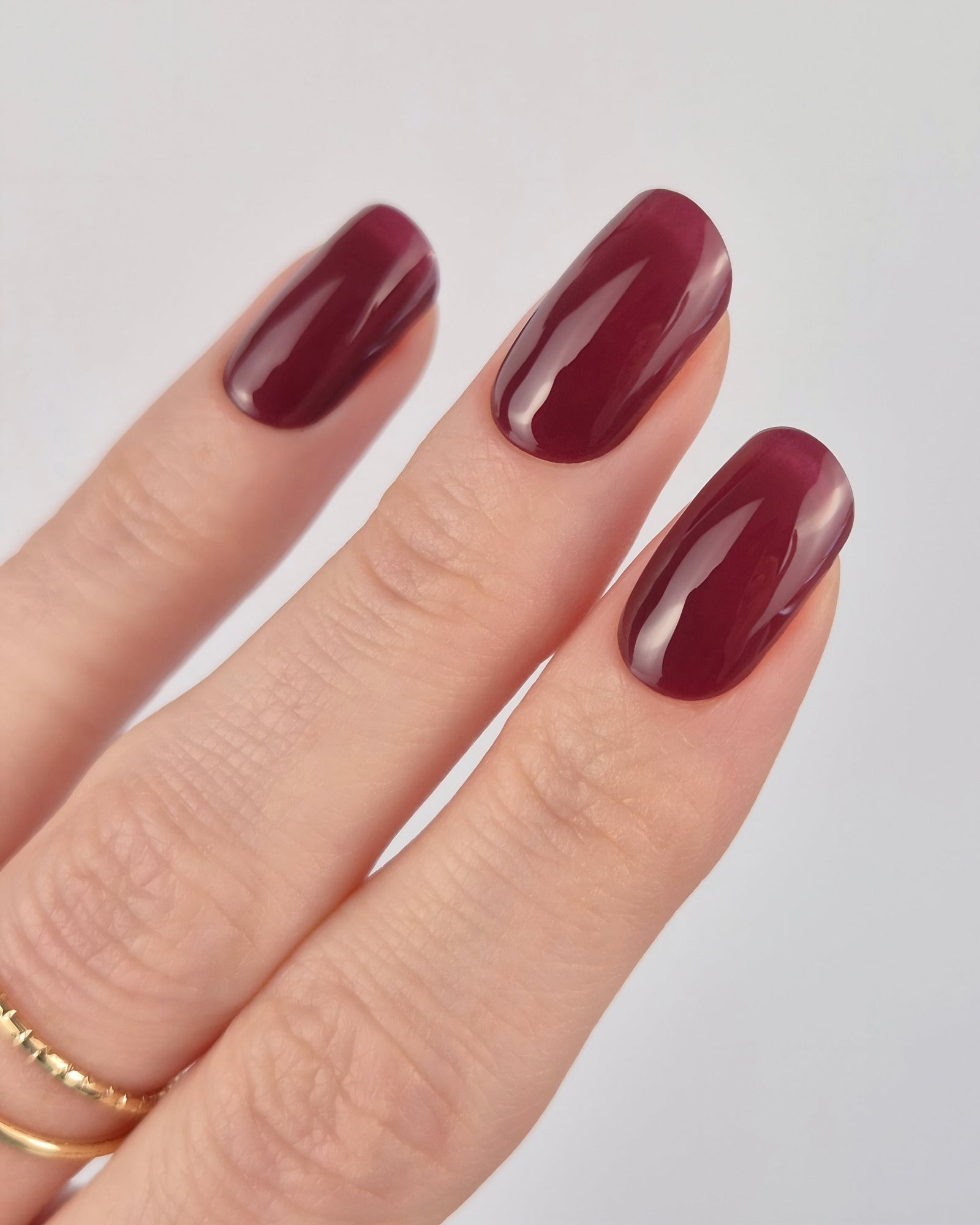 Sheesh Nails – LA by Night – tiefweinrote Nagelfolien mit glänzendem Finish und luxuriösem Glanz. Perfekte Passform und starker Halt für elegante, abendliche Maniküren mit sinnlichem Statement-Look.