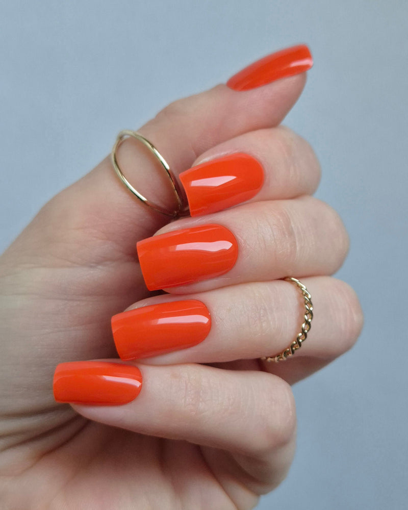 Sheesh Nails – Lollipop – leuchtend orangefarbene Nagelfolien mit intensivem Hochglanz-Finish und sommerlicher Ausstrahlung. Perfekte Passform und langanhaltender Halt für auffällige, fröhliche Maniküren mit Trendfaktor. Ideal für sonnige Tage, Partys und kreative Nagelstyles.