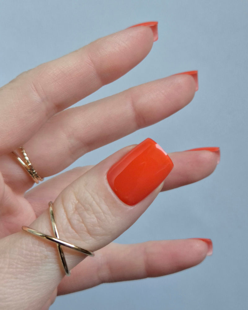 Sheesh Nails – Lollipop – leuchtend orangefarbene Nagelfolien mit intensivem Hochglanz-Finish und sommerlicher Ausstrahlung. Perfekte Passform und langanhaltender Halt für auffällige, fröhliche Maniküren mit Trendfaktor. Ideal für sonnige Tage, Partys und kreative Nagelstyles.