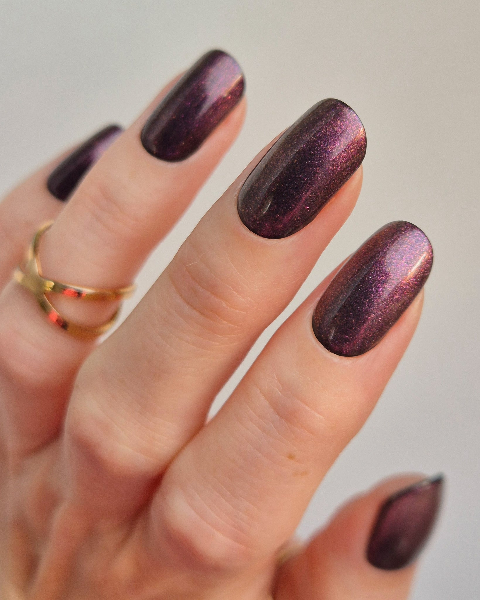 Sheesh Nails – Glitter & Grit Top Coat – glänzender Überlack mit feinen Glitzerpartikeln für extra Strahlkraft und langanhaltenden Schutz. Verleiht jeder Maniküre ein schimmerndes Finish und versiegelt Sheesh Nails Nagelfolien dauerhaft. Ideal für funkelnde Nail-Looks, Partys und besondere Anlässe.