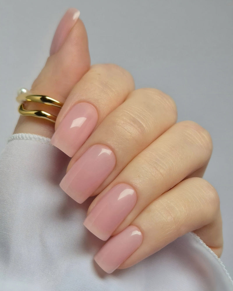 Sheesh Nails – Milkshake – zarte roséfarbene Nagelfolien mit glänzendem Finish und natürlichem Nude-Ton. Eleganter, femininer Look mit sanfter Transparenz, perfekt für klassische Maniküren. Langanhaltender Halt und makellose Passform für gepflegte Nägel mit stilvoller, moderner Ausstrahlung.