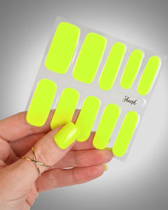 Sheesh Nails – Neon Nights – leuchtend gelbe Nagelfolien mit intensivem Glanz und perfekter Passform, auffälliger Look für selbstbewusste Maniküren. Strahlendes Neon-Design für trendige Sommernägel und moderne Nailart.