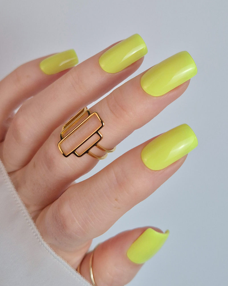 Sheesh Nails – Neon Nights – leuchtend gelbe Nagelfolien mit intensivem Glanz und perfekter Passform, auffälliger Look für selbstbewusste Maniküren. Strahlendes Neon-Design für trendige Sommernägel und moderne Nailart.