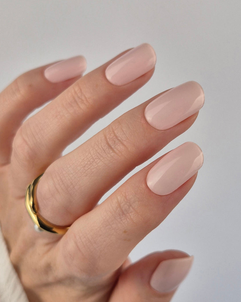 Sheesh Nails – Pale Burn – zartrosa Nagelfolien mit cremigem, seidig-mattem Finish. Perfekte Passform und starker Halt für feminine, gepflegte Maniküren im modernen Nude-Look.