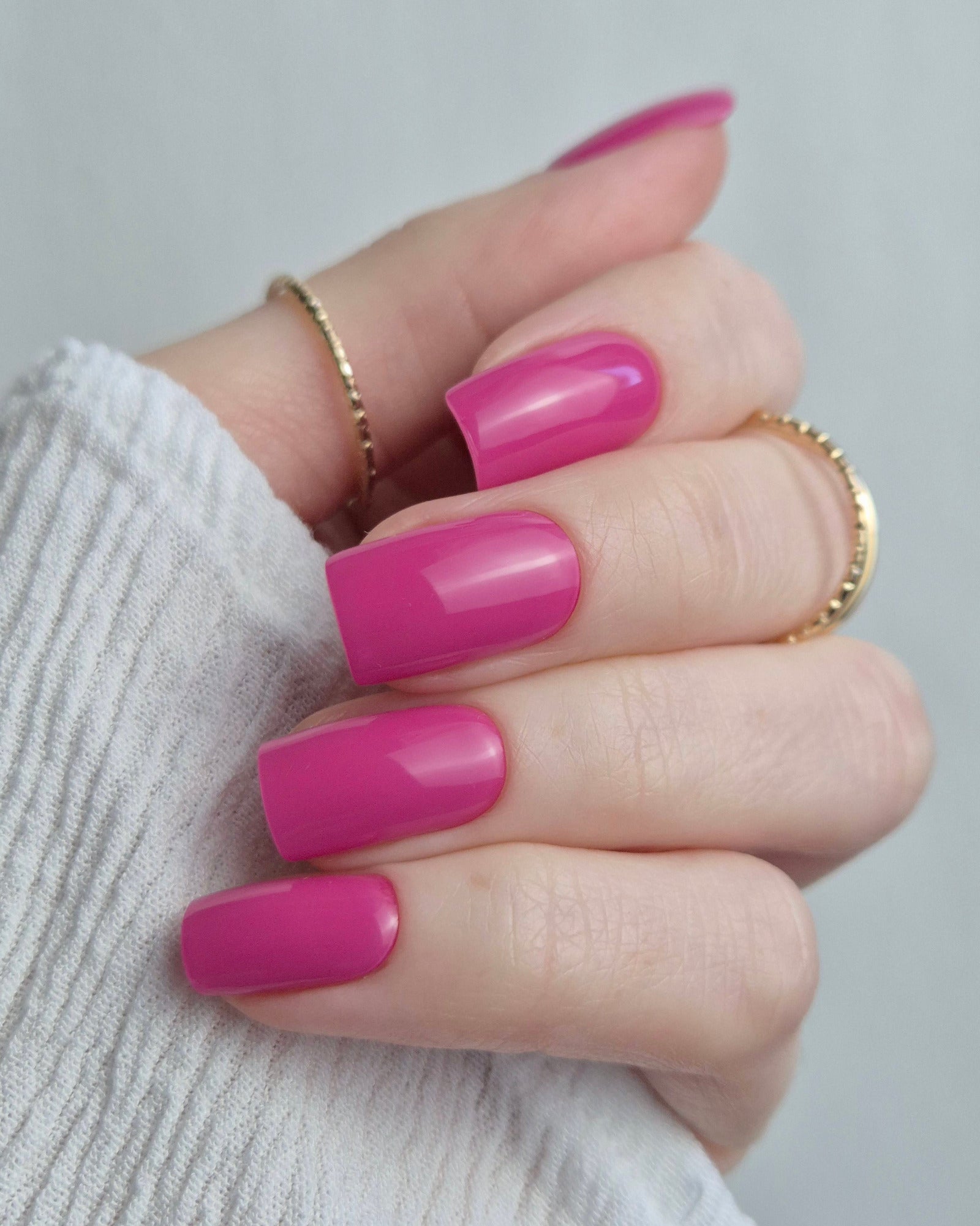 Sheesh Nails – Pool Party – leuchtend pinke Nagelfolien mit hochglänzendem Finish, auffälliger Sommer-Look für trendige Maniküren. Perfekte Passform und langanhaltender Glanz für gepflegte Nägel mit fröhlicher, moderner Ausstrahlung.