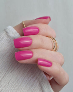 Sheesh Nails – Pool Party – leuchtend pinke Nagelfolien mit hochglänzendem Finish, auffälliger Sommer-Look für trendige Maniküren. Perfekte Passform und langanhaltender Glanz für gepflegte Nägel mit fröhlicher, moderner Ausstrahlung.