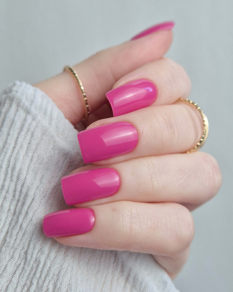 Sheesh Nails – Pool Party – leuchtend pinke Nagelfolien mit hochglänzendem Finish, auffälliger Sommer-Look für trendige Maniküren. Perfekte Passform und langanhaltender Glanz für gepflegte Nägel mit fröhlicher, moderner Ausstrahlung.