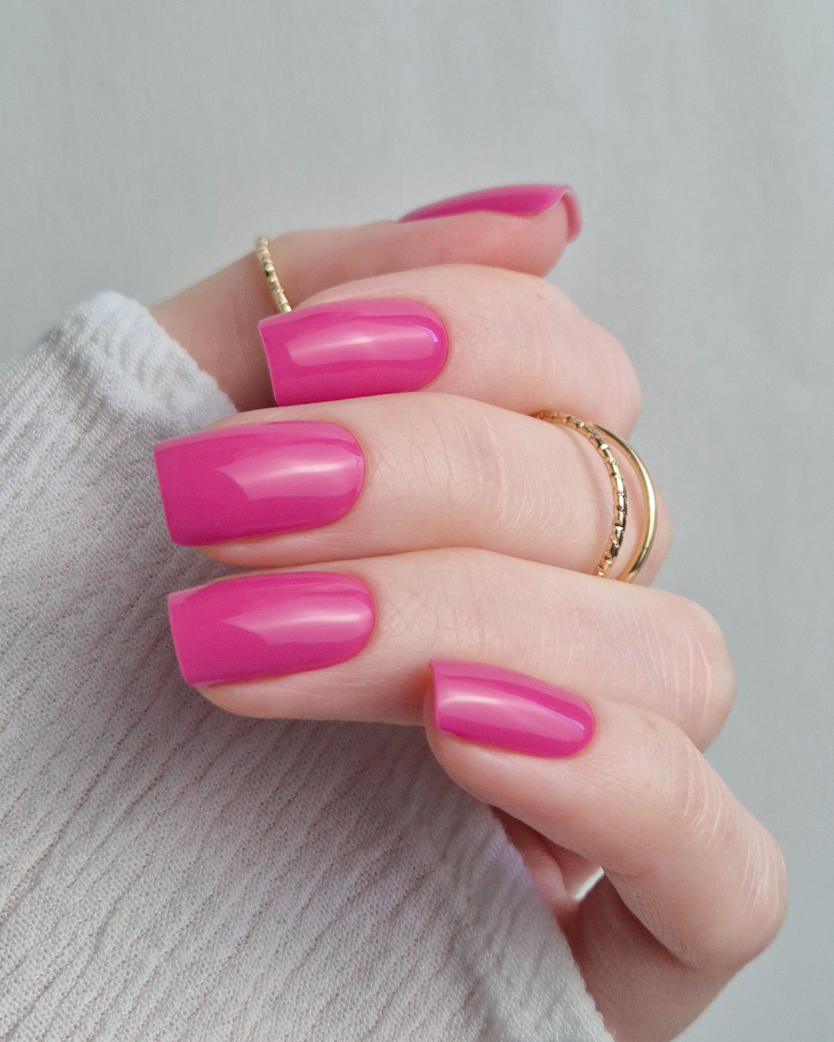 Sheesh Nails – Pool Party – leuchtend pinke Nagelfolien mit hochglänzendem Finish, auffälliger Sommer-Look für trendige Maniküren. Perfekte Passform und langanhaltender Glanz für gepflegte Nägel mit fröhlicher, moderner Ausstrahlung.