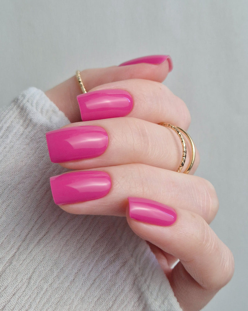 Sheesh Nails – Pool Party – leuchtend pinke Nagelfolien mit hochglänzendem Finish, auffälliger Sommer-Look für trendige Maniküren. Perfekte Passform und langanhaltender Glanz für gepflegte Nägel mit fröhlicher, moderner Ausstrahlung.