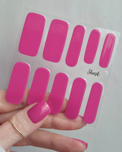 Sheesh Nails – Pool Party – leuchtend pinke Nagelfolien mit hochglänzendem Finish, auffälliger Sommer-Look für trendige Maniküren. Perfekte Passform und langanhaltender Glanz für gepflegte Nägel mit fröhlicher, moderner Ausstrahlung.