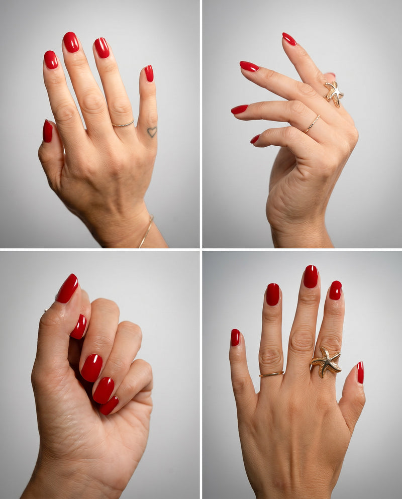 Nahaufnahme einer Hand mit glänzender Red Nude Maniküre 