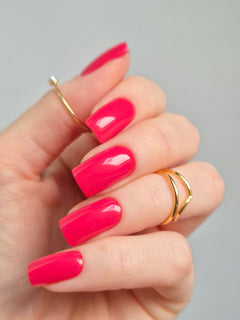 Sheesh Nails – Very Berry – leuchtend pinke Nagelfolien mit intensivem Glanz und kräftigem Farbton für einen modernen, auffälligen Look. Perfekte Passform und langlebiges Finish für gepflegte Nägel mit sommerlicher Frische und selbstbewusster Ausstrahlung.