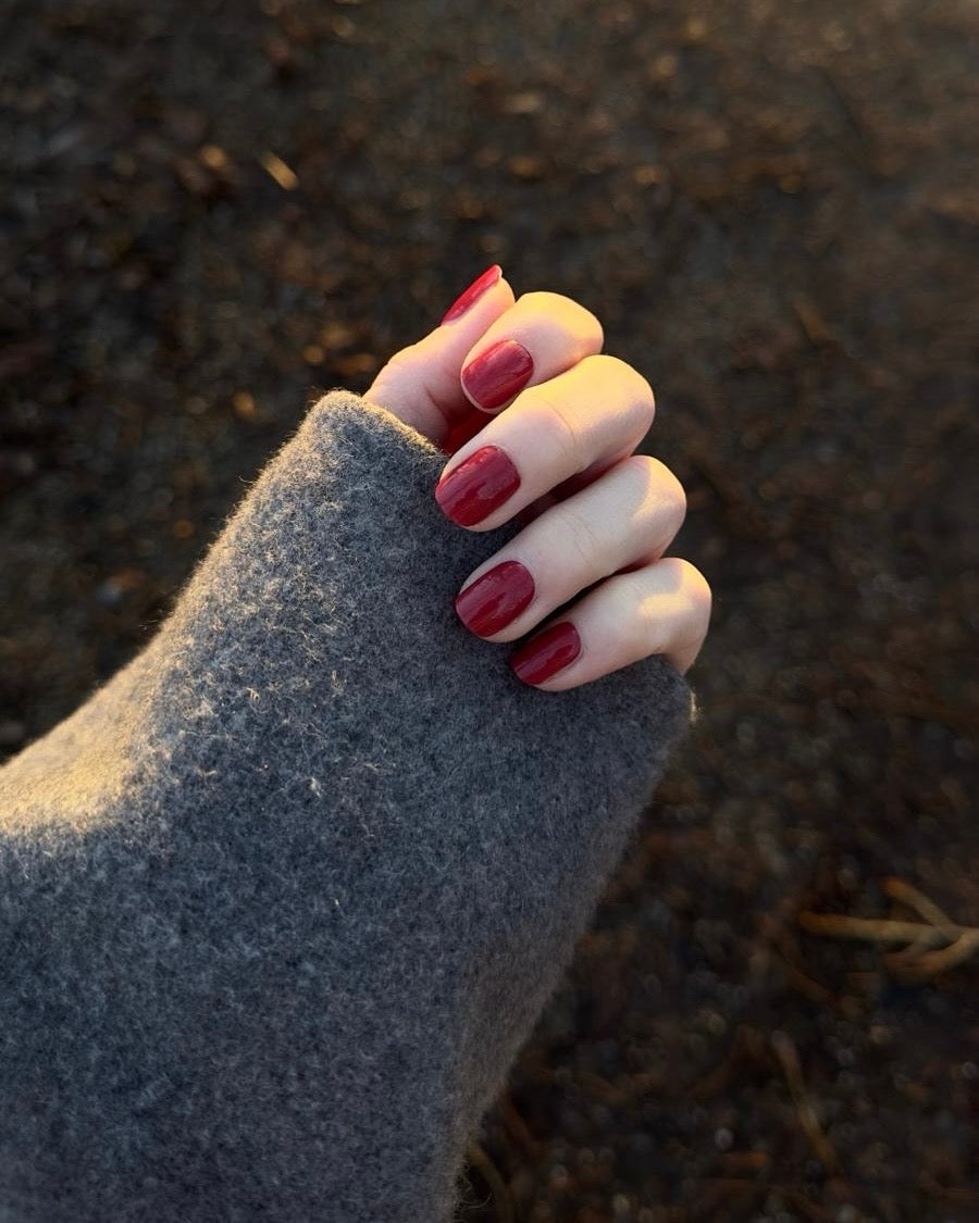 SHEESH Nails – Cabernet – UV-Nagelfolien in tiefem Weinrot, Bild 07: Produktansicht.