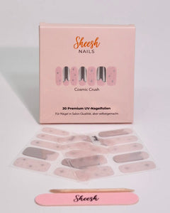 SHEESH Nails – Cosmic Crush – UV-Nagelfolien mit silbernem Chrome-Look, Bild 04: Produktansicht.