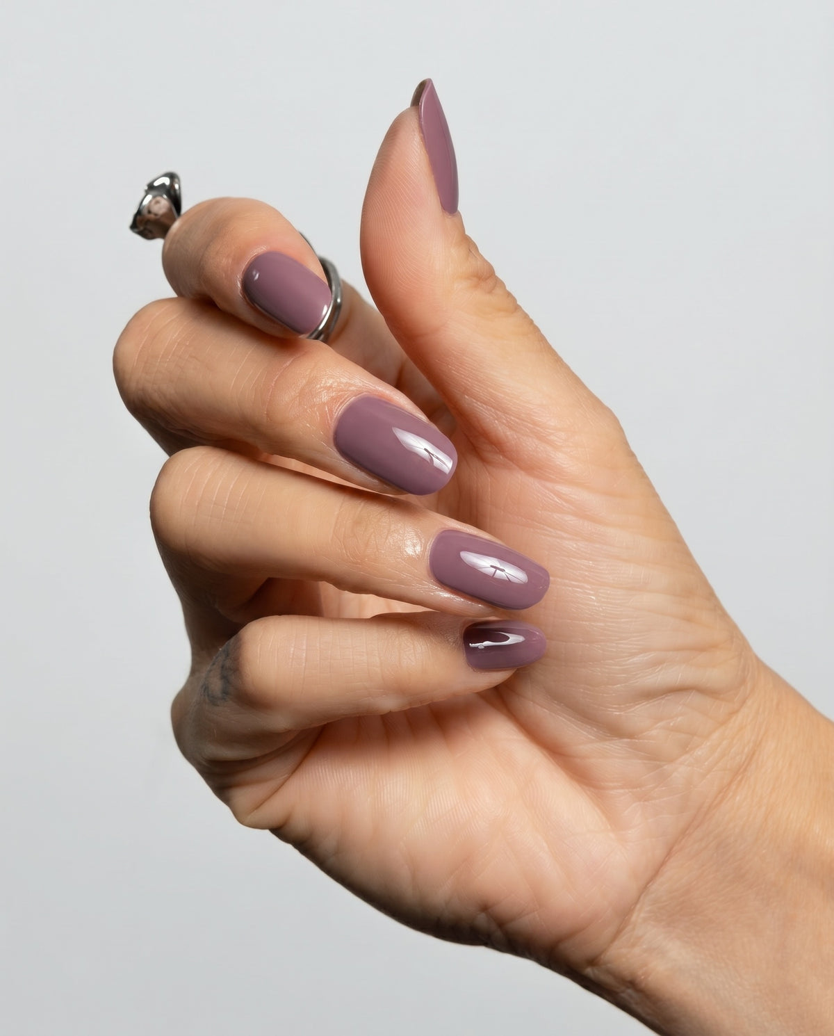 SHEESH Nails – Daydream – UV-Nagelfolien in zartem Mauve-Lila, Bild 03: Produktansicht.
