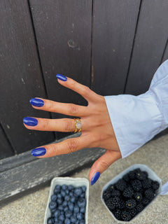 SHEESH Nails – Deep Dive – UV-Nagelfolien in intensivem Dunkelblau, Bild 06: Produktansicht.
