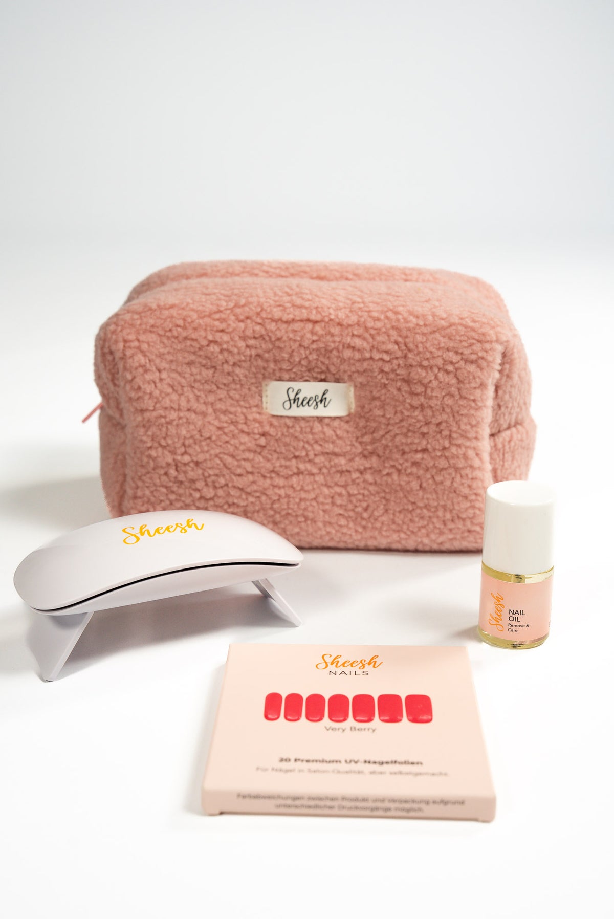 SHEESH Nails – Nagelfolien Mini-Starter-Set, Bild 01: Starter Set Mini Teddy mit UV-Lampe, Gel Nagelfolien, Nagelöl und Teddy-Kosmetiktasche.