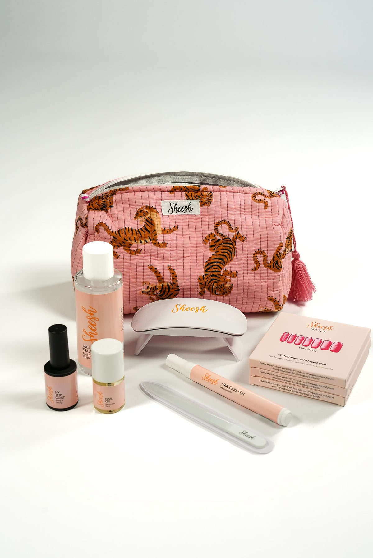SHEESH Nails – Nagelfolien-Starter Set Limited Wild, Bild 01: Gel Nagelfolien Starter Set mit UV-Lampe, Topcoat, Nail Cleaner, Nagelöl, Feile, Nail Care Pen….