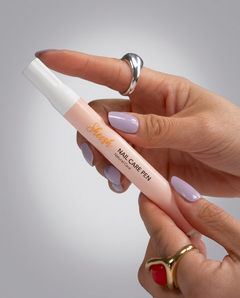 SHEESH Nails – Nail-Care-Pen, Bild 01: Produktansicht.